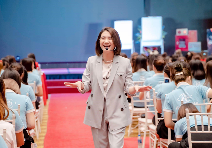 CEO Hoàng Phi Huyền - Nữ doanh nhân truyền cảm hứng làm đẹp và làm giàu cho hàng ngàn phụ nữ Việt Ảnh 5