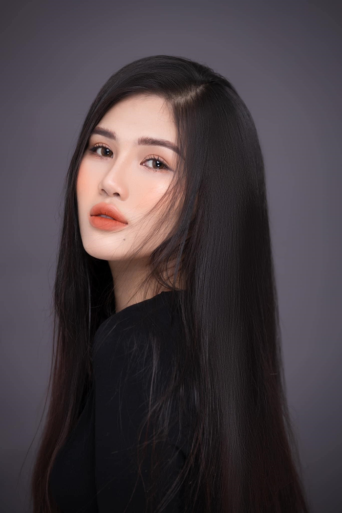 Hồng Nhung khẳng định: “Nghèo khó là yếu tố giúp cô thành công”