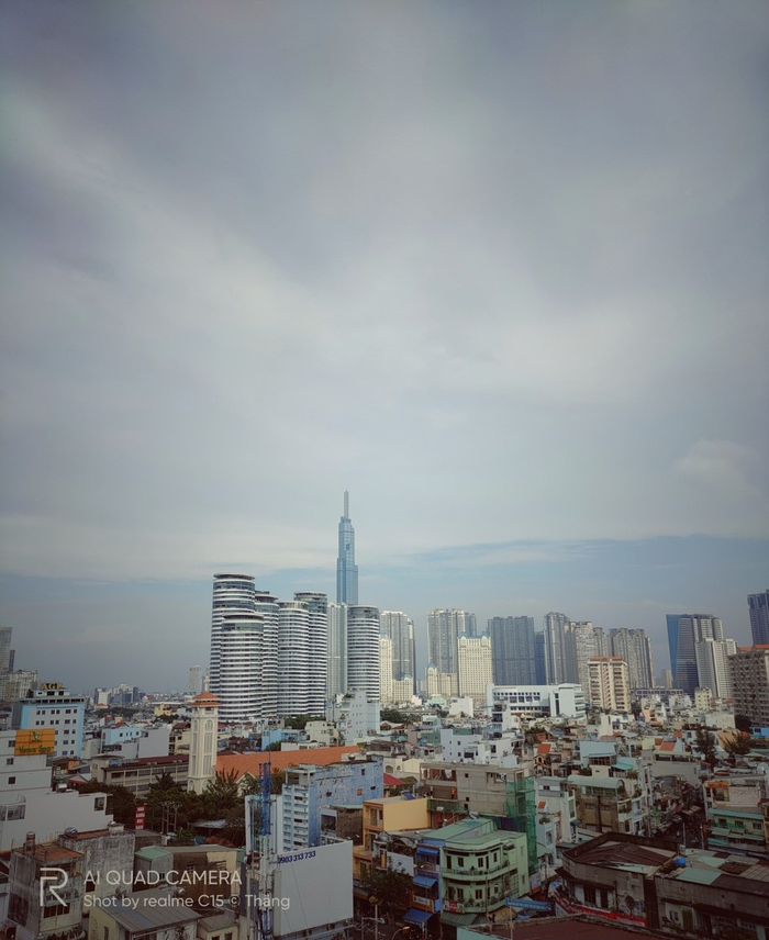 Nếu ánh sáng không quá tốt, bạn có thể thêm một chút màu qua filter cho bức ảnh lung linh hơn