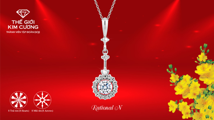 Xuất hiện nổi bật trong bữa tiệc tất niên hay rạng ngời trong ngày đầu xuân, phái đẹp chắc chắn sẽ đón nhiều may mắn, tài lộc với thiết kế trang sức kim cương siêu lý tưởng 8 Hearts & 8 Arrows từ Thế Giới Kim Cương.
