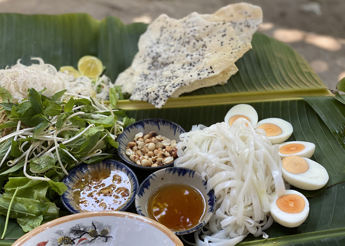 Món mỳ quảng được giới thiệu hấp dẫn và tinh tế trên Sunny Vietnam