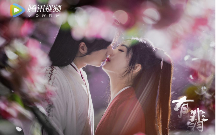 Điểm lại loạt cảnh hôn lãng mạn của Triệu Lệ Dĩnh - Vương Nhất Bác dân tình 'sốt rần rần' trong 'Hữu Phỉ' Ảnh 2