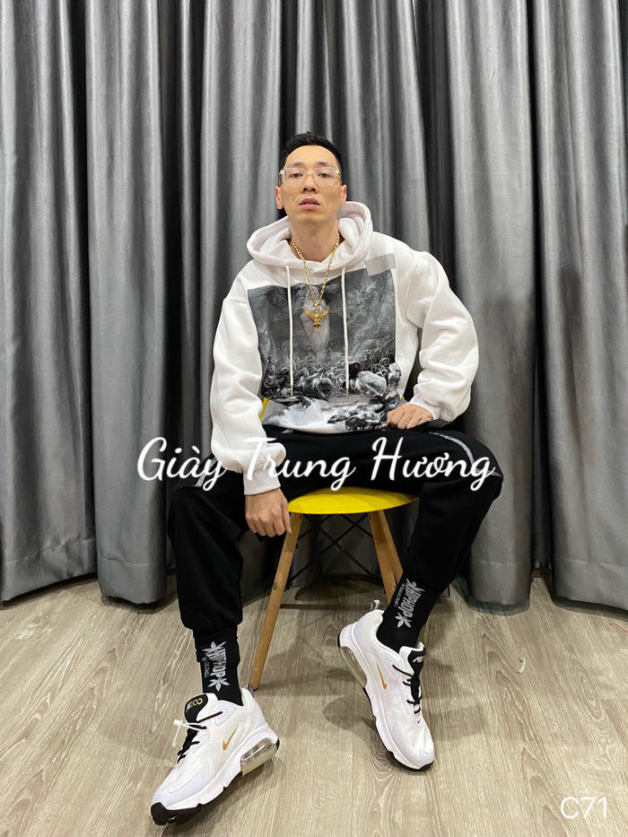 Trung Hương Store nổi tiếng nhờ anh chủ live nói chuyện có duyên Ảnh 4