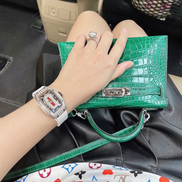 Cận cảnh chiếc đồng hồ Richard Mille – Thương hiệu đồng hồ cao cấp trị giá hàng triệu đô la mà nàng doanh nhân Minh Hà đang sở hữu.