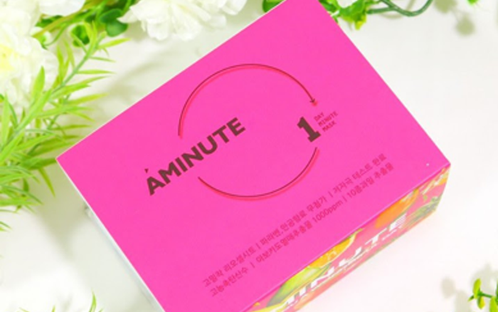 Tỏa sáng trong những bữa tiệc cuối năm với loạt makeup items xịn sò Ảnh 2