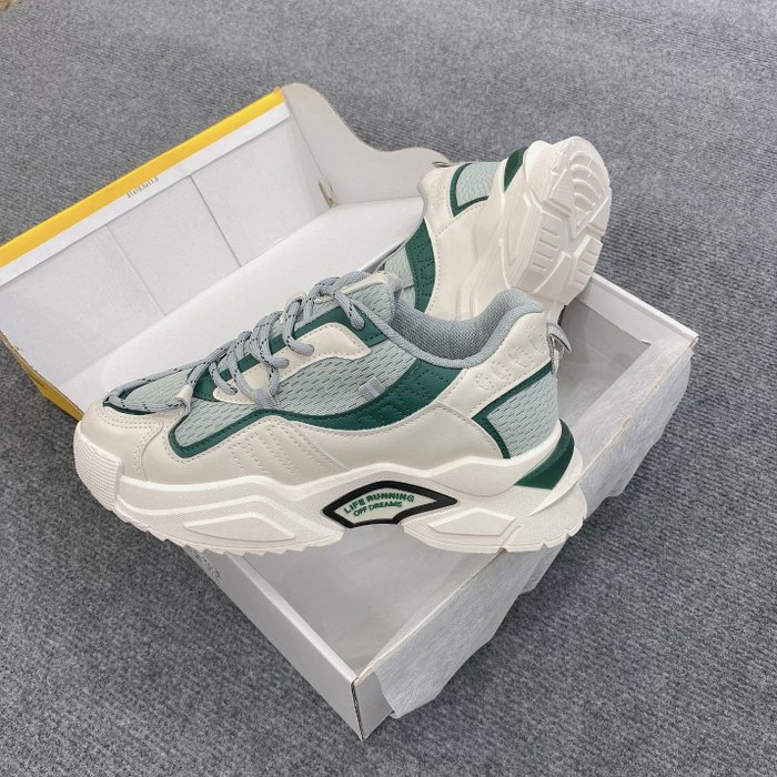 Mẫu giày thể hiện sự năng động cá tính của bạn