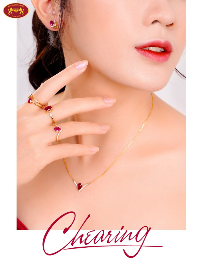 Bộ sưu tập trang sức vàng tây gắn đá Chearing đón xuân Tân Sửu 2021.