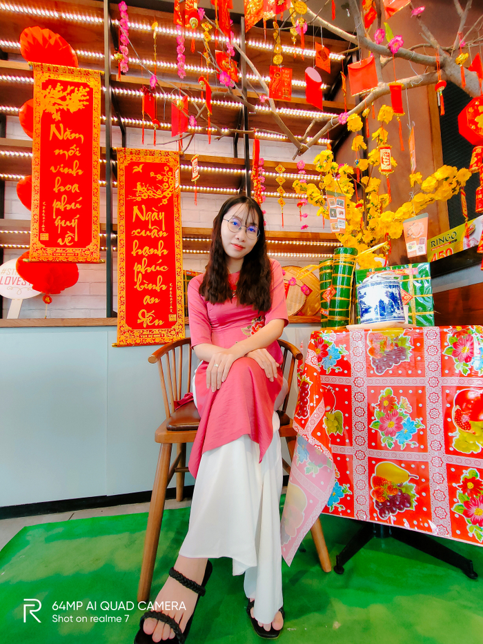 Chụp toàn thân bằng camera góc siêu rộng là cách kéo dài chân một cách điệu nghệ không hề “giả trân”