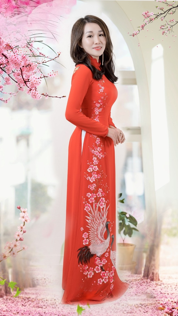 Á hậu Doanh nhân Lee YuJin khoe dáng thật quyến rũ trong tà áo dài