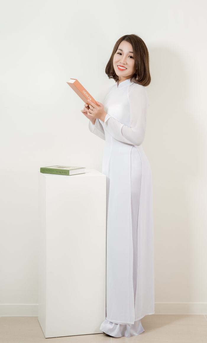 Người đẹp trẻ trung, thướt tha trong tà áo dài trắng tinh khôi