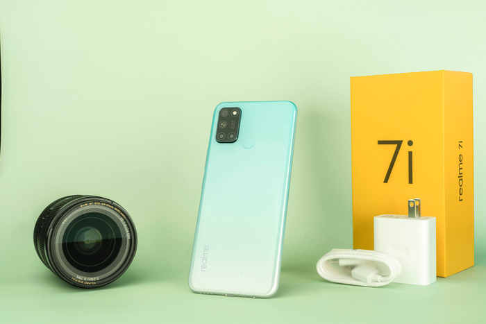 Kiểu dáng bắt mắt của Realme 7i dễ dàng chinh phục bố mẹ bạn ngay từ cái nhìn đầu tiên