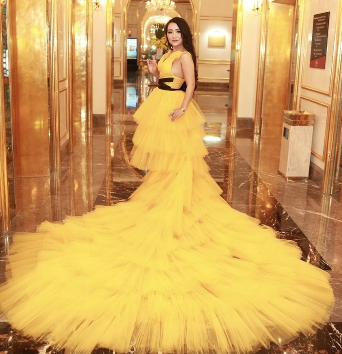 Nữ ca sĩ lộng lẫy như một nàng công chúa kiêu sa