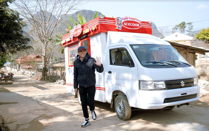 Nghệ sĩ Hoài Linh đồng hành cùng Hảo Hảo trao tặng lộc Xuân ý nghĩa cho trẻ em Điện Biên Ảnh 2