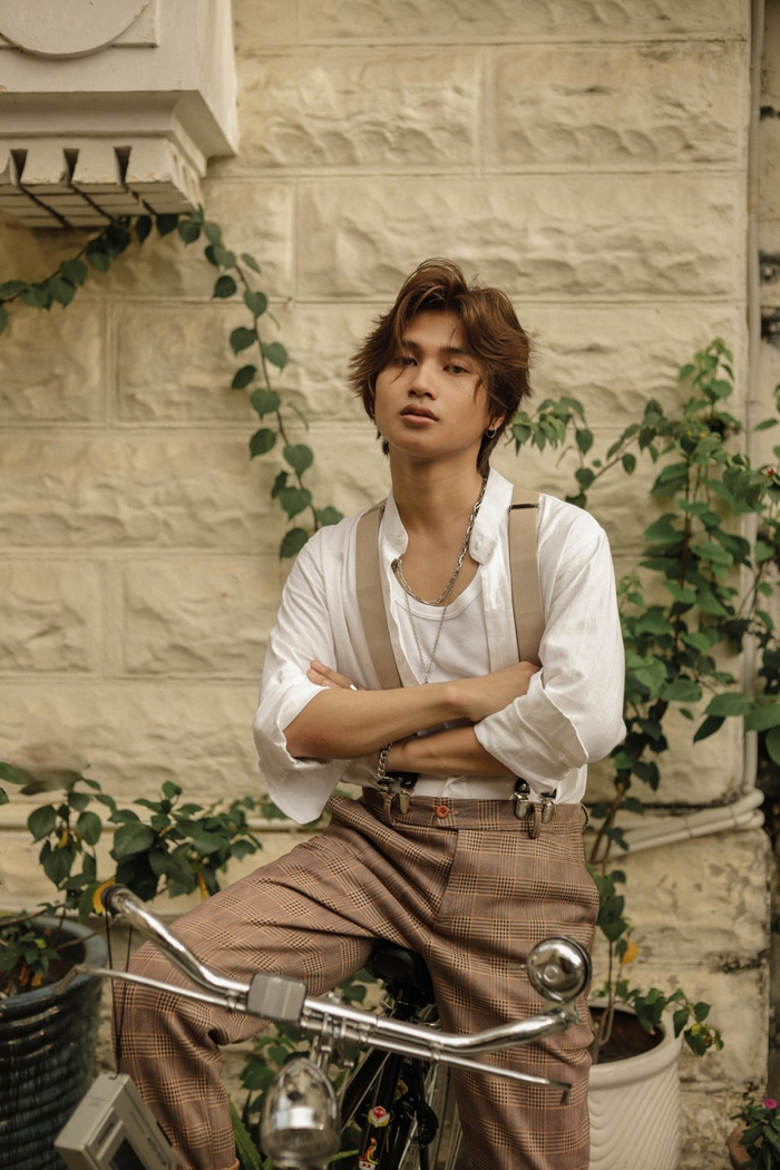 Anh chàng “đốn tim” phái nữa trong hình ảnh cổ điển, lãng tử. 