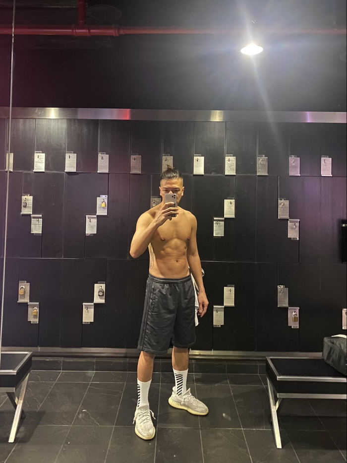 Chàng bác sĩ điển trai 8X còn sở hữu body đáng mơ ước