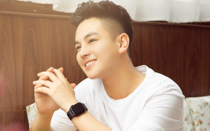 Cựu sinh viên Đại học kiểm sát Hà Nội có ngoại hình chẳng kém hotboy với nụ cười tỏa nắng Ảnh 2