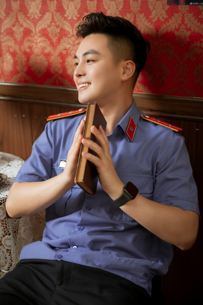 Cựu sinh viên Đại học kiểm sát Hà Nội có ngoại hình chẳng kém hotboy với nụ cười tỏa nắng Ảnh 6