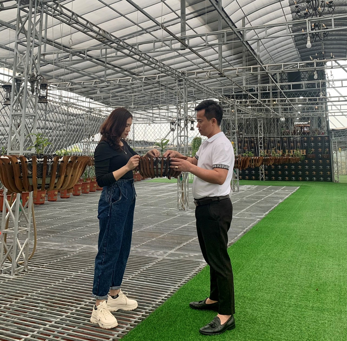 Vợ chồng anh Tuấn Linh cùng có chung sở thích mà niềm đam mê với hoa lan
