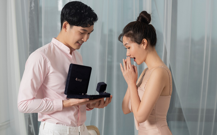 Dàn diễn viên 'Hướng dương ngược nắng' khoe quà 8/3 Ảnh 2