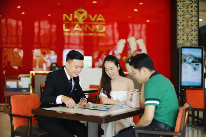 Nhiều khách hàng của Minh Thông là người nổi tiếng. Trong ảnh là MC Thanh Thảo Hugo