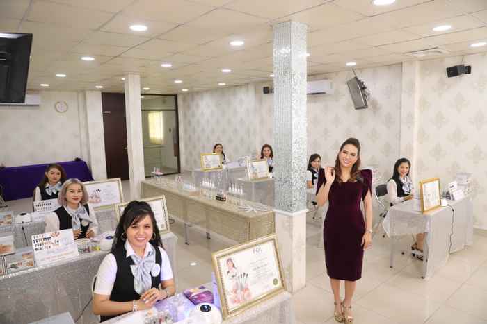 Các nghệ sĩ nail từ nhiều tỉnh thành về Kelly Pang nâng cao tay nghề