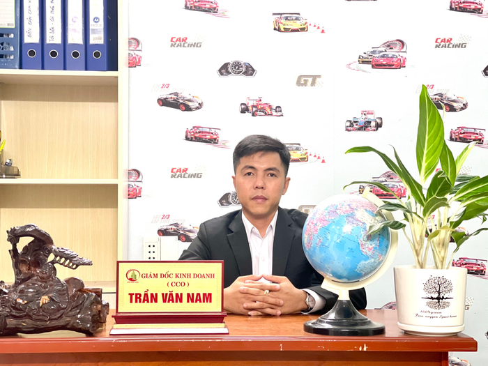 Giám đốc Kinh Doanh Trần Văn Nam điều hành nhân sự tại Đức Anh Group chi nhánh Bình Phước.