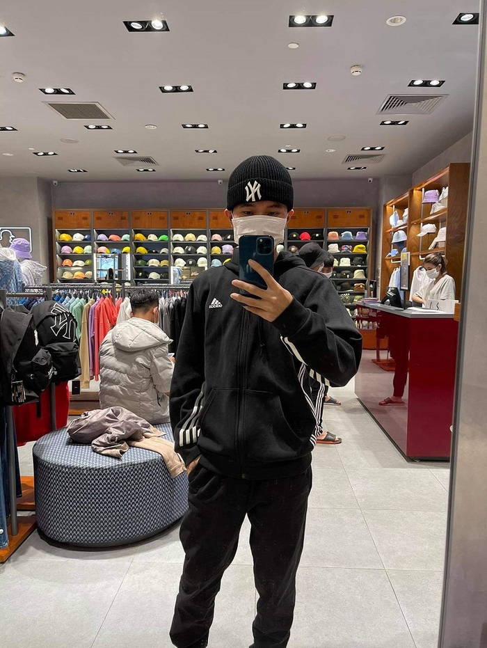 Nguyễn Văn Hiếu - vừa làm chủ vừa tự tay mình lựa chọn các mẫu