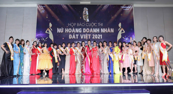 Hoa hậu Vũ Ngọc Anh cùng Á hậu Phạm Hợp rạng rỡ ngồi ghế nóng Nữ hoàng Doanh nhân đất Việt 2021 Ảnh 6