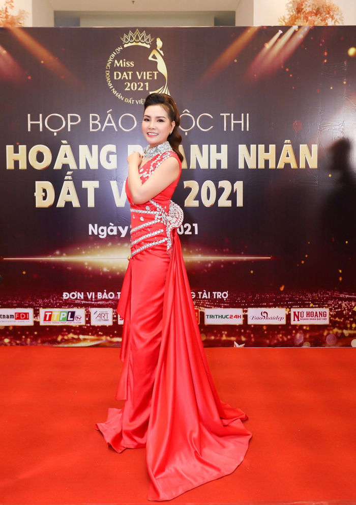 Trưởng BTC nhà báo – hoa hậu Đặng Gia Bena&nbsp;