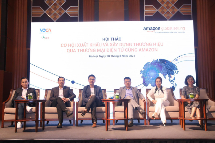 Chị Nguyễn Tố Uyên là khách mời của nhiều diễn đàn kinh tế.