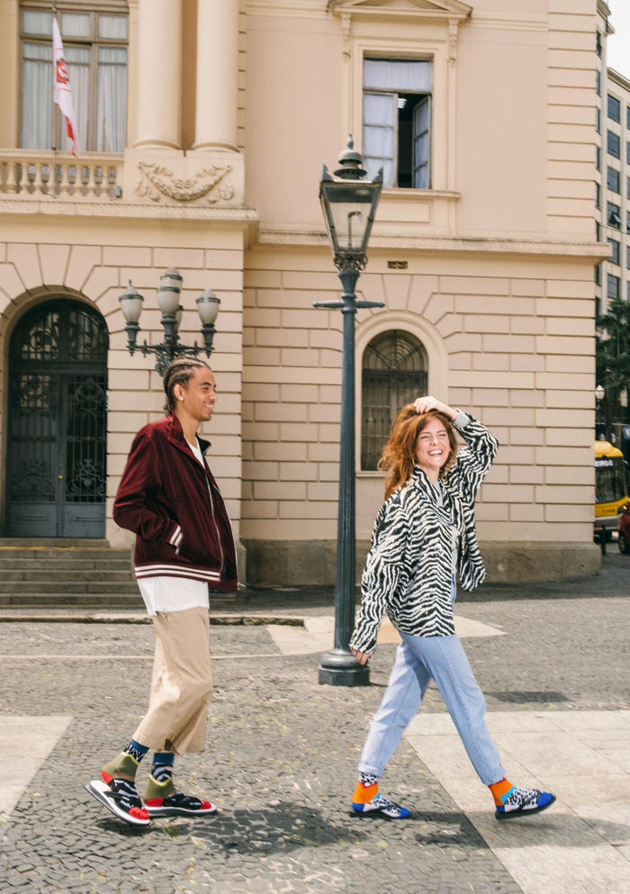 Kết hợp TradiZori và vớ cổ cao cùng trang phục street style đầy cá tính và năng động.