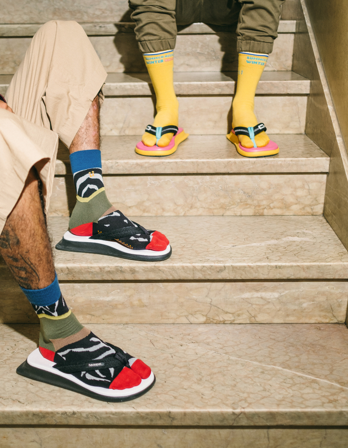 Kết hợp TradiZori và vớ cổ cao cùng trang phục street style đầy cá tính và năng động