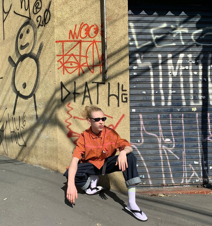 Kết hợp TradiZori và vớ cổ cao cùng trang phục street style đầy cá tính và năng động