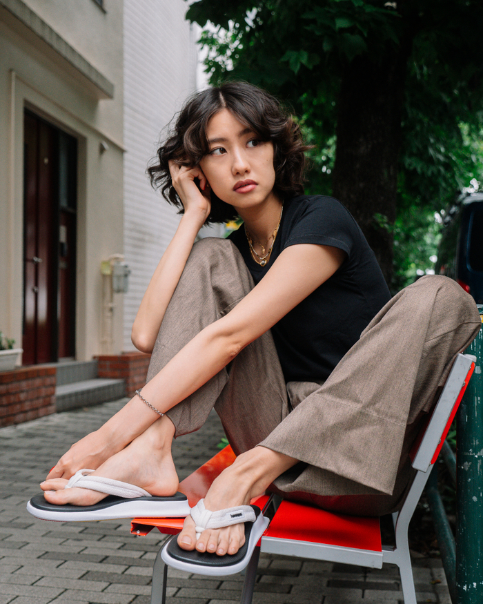 Đôi dép tông sành điệu, cá tính xứng đáng có mặt trong tủ đồ của mọi tín đồ thời trang