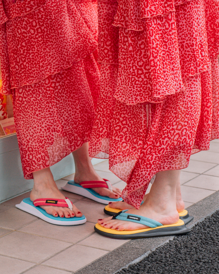 TradiZori được lấy cảm hứng từ đôi xăng đan Zori truyền thống của người Nhật và mẫu dép tông đầu tiên của Havaianas - Tradicional