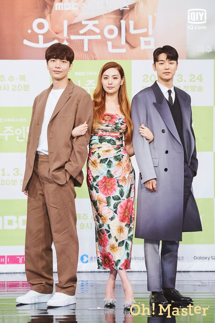 Các diễn viên chính trong buổi họp báo ra mắt bộ phim.