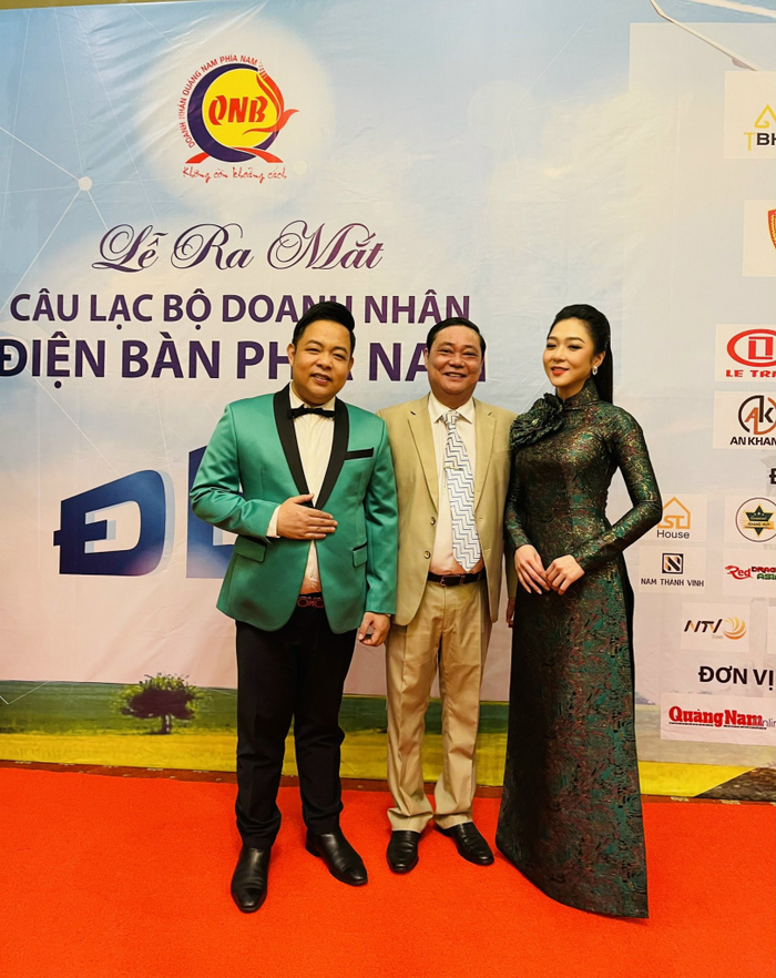 Nhạc sĩ Nguyễn Văn Tuấn trong một dự án hợp tác với ca sĩ Quang Lê.