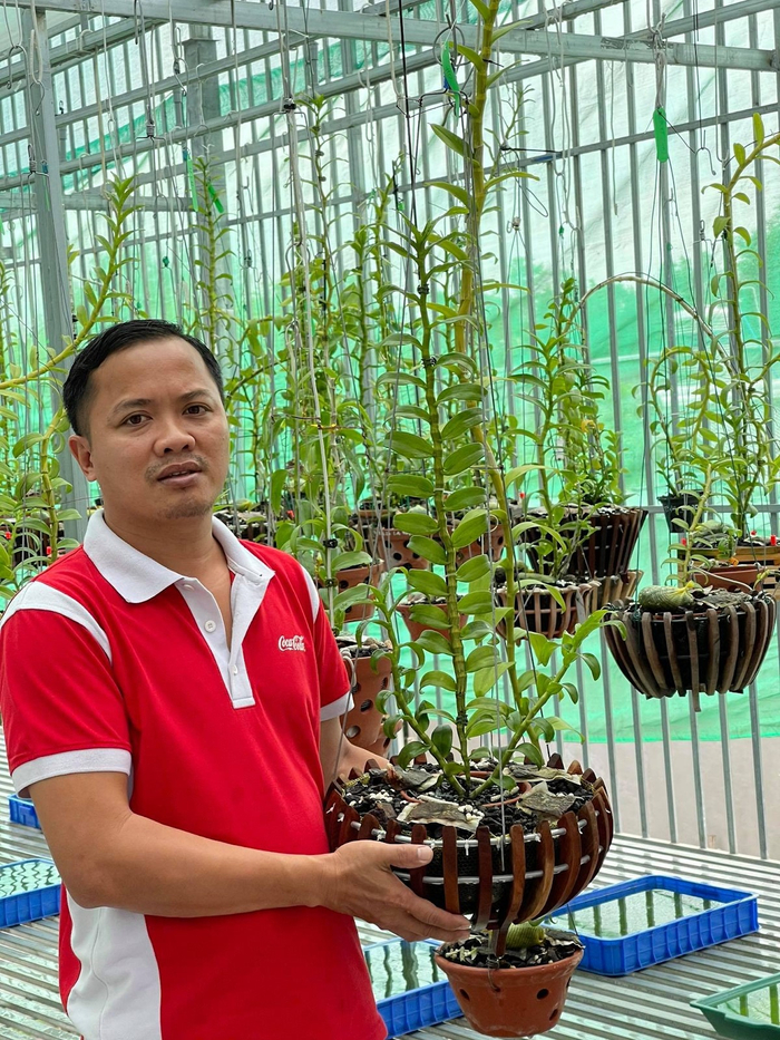 Nghệ nhân Nguyễn Duy Quý gặt hái được nhiều thành công từ nghề trồng lan Ảnh 1