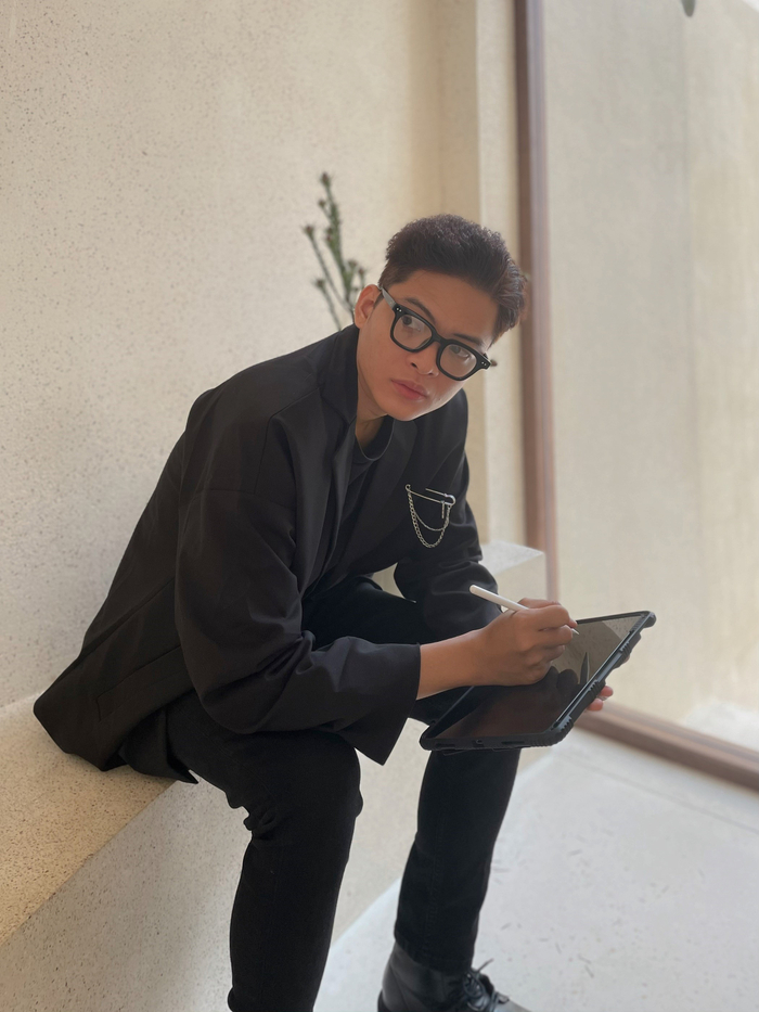 Nhà văn Khôi Phạm, tác giả quyển sách “Những chuyến tàu mùa hè”&nbsp;