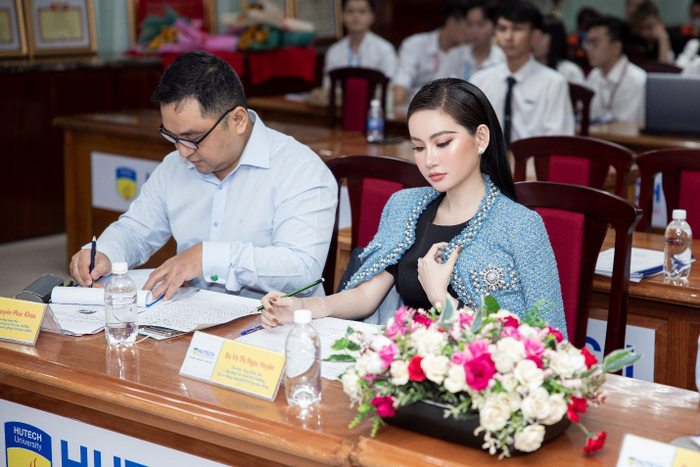 Tại HUTECH Startup Wings 2021, CEO Huyền Cò với sứ mệnh tìm kiếm những cá nhân, nhóm thi sở hữu các ý tưởng khởi nghiệp độc đáo, sáng tạo và có tính ứng dụng cao cho đời sống và xã hội.