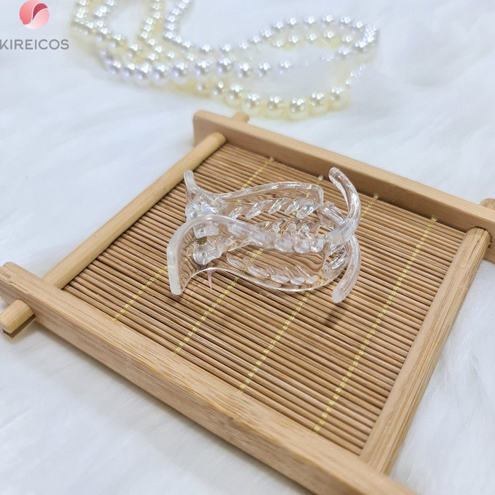 Kẹp tóc 3 chấu kéo dài bộ sưu tập đồ đồng giá 1K trên Shopee, là phụ kiện không thể thiếu cho các nàng khi cần tóc tai gọn gàng.