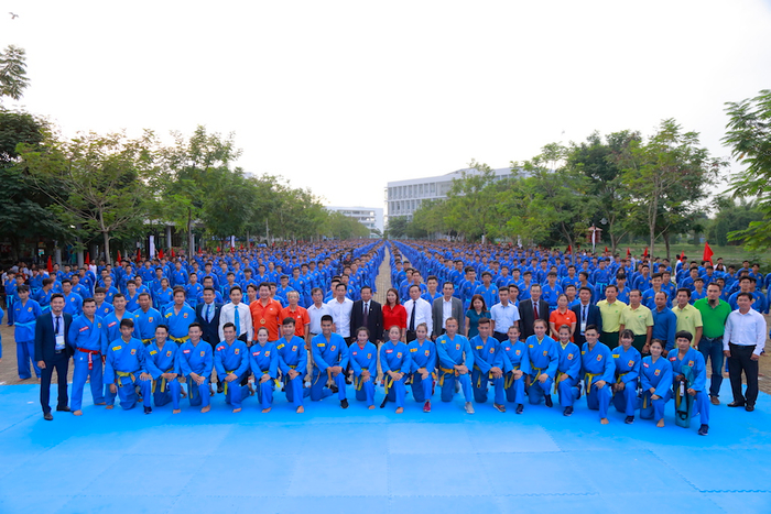 Hàng ngàn SV ĐH FPT tại 3 miền cùng nhau xác lập kỷ lục “Màn đồng diễn võ thuật Vovinam lớn nhất Việt Nam”