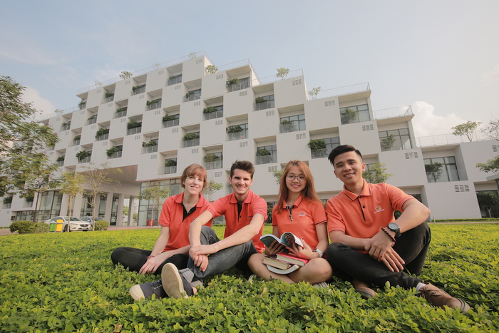 Sinh hoạt từ những người bạn đến từ các vùng miền, lãnh thổ khác nhau là cơ hội tốt để khám phá và tiếp thu nguồn tri thức rộng lớn, kết nối với bạn bè ở nhiều nơi