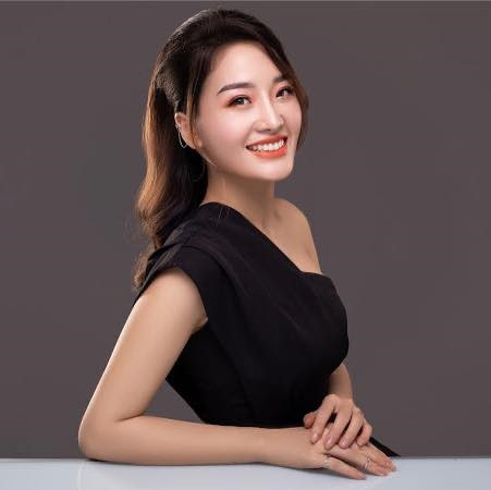 Master Yumi Trần là giám khảo của nhiều cuộc thi ngành làm đẹp danh giá