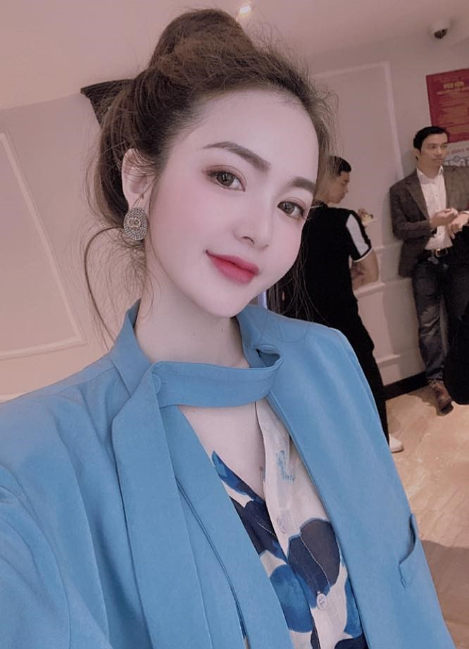 Trúc Vỹ với nhan sắc xinh đẹp động lòng người