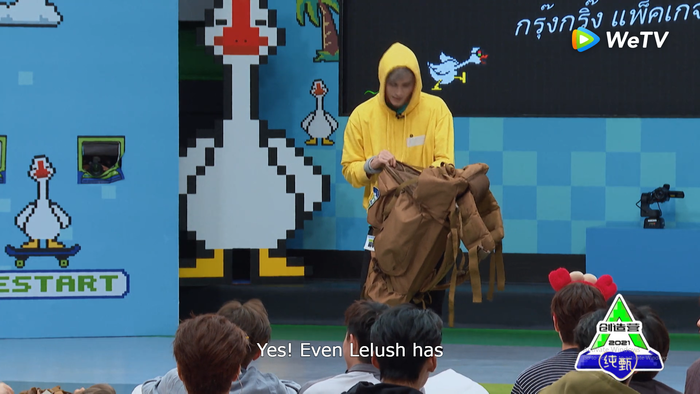 Lelush chuẩn bị thư tay cùng với cà phê cho 32 học viên khác nhưng câu từ trong thư đều giống nhau: 'Chúc bạn may mắn trong đêm chung kết'.