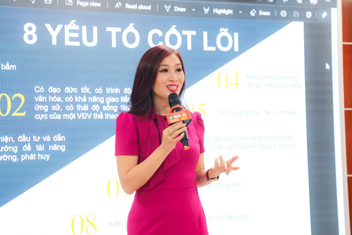 Á hậu quý bà thế giới – doanh nhân Thu Hương training cho top 12 YouBranding