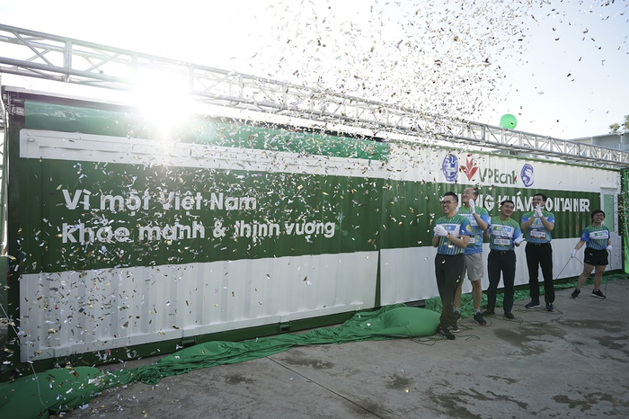 2.000 người chứng kiến màn ra mắt Phòng khám miễn phí container Ảnh 7