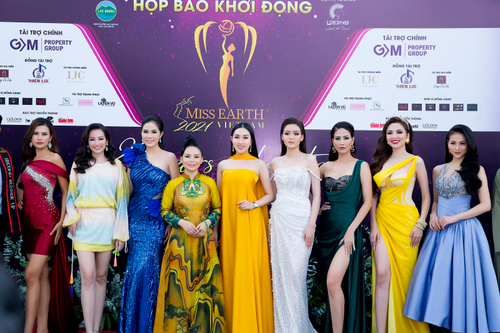 Hoa hậu Huỳnh Thuý Anh đẹp tỏa sáng tại họp báo Miss Earth Việt Nam 2021 Ảnh 10