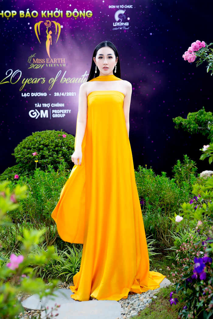 Hoa hậu Huỳnh Thuý Anh đẹp tỏa sáng tại họp báo Miss Earth Việt Nam 2021 Ảnh 3